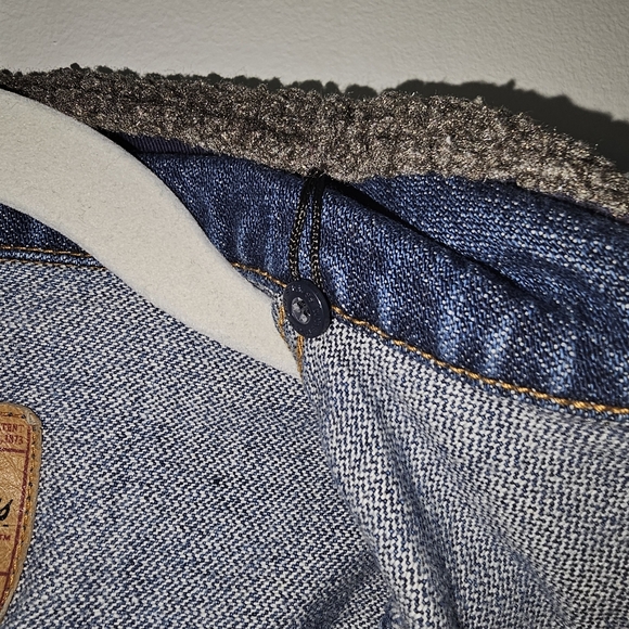 Levi's | (18 mos) | Vintage Jean Jacket/Denim Trucker Jacket with Sherpa Collar - Picture 10 of 11